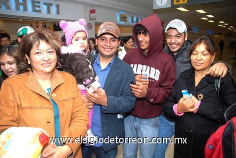 31122009 México. La familia Montalvo se despidió de tierras laguneras.
