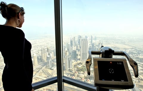 La empresa que desarrolló del rascacielos, Emaar, también tiene una participación gubernamental, pero no es de las compañías que recibieron dinero para rescatarlas de sus deudas.