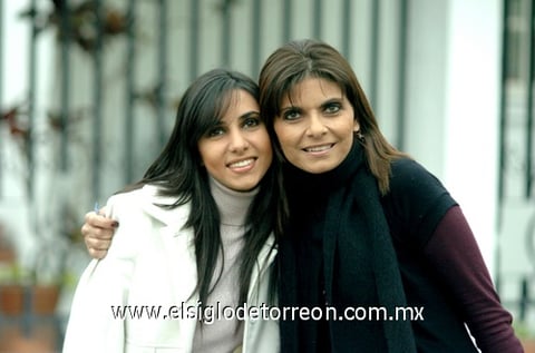 02012010 Georgina y Natalia, madre e hija lucen encantadoras.