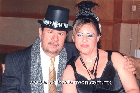 04012010 Francisco Gutiérrez y Haydeé de Gutiérrez celebraron la fiesta de fin de año.