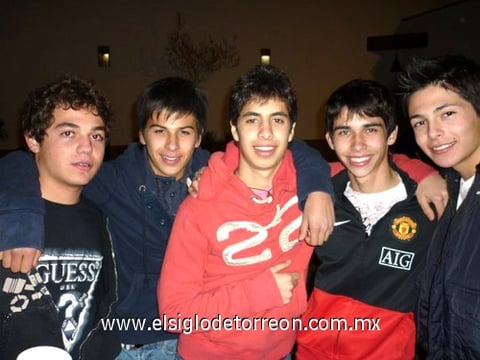 04012010 Entre amigos. Álvaro, Jorge, Santiago, Daniel y Chufani.