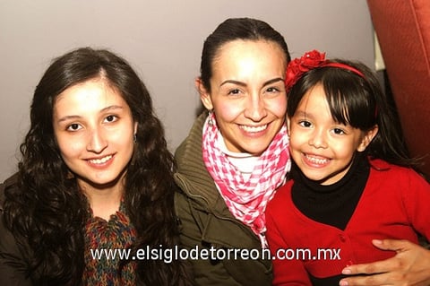 03012010 Karolina Martínez, Silvia Escárcega y Jimena García.