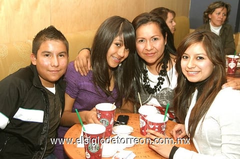 03012010 Enrique Favela, Gabriela Trejo, Sandra Trejo y Vanessa Martínez.