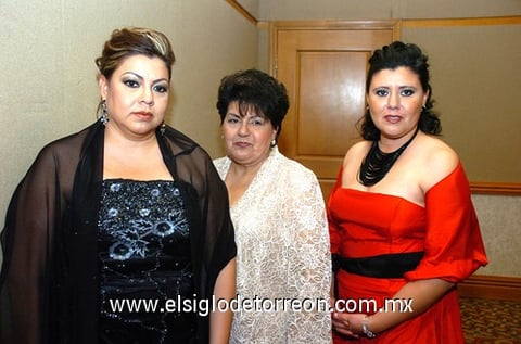 03012010 Patricia, María y Martha de León. EL SIGLO DE TORRÉON/ÉRICK SOYTOMAYOR