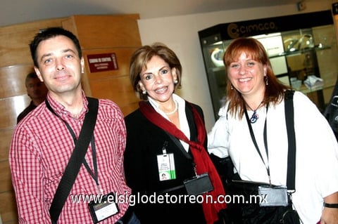 03012010 David Casado, María Teresa de Cantú y Fátima Braña.