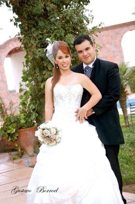 Srita. Gabriela Selene López González contrajo nupcias con el Sr. Antonio Lozoya Martínez, en la parroquia de San Pedro Apóstol, el siete de noviembre de 2009, siendo las 20:30 horas. 

Gustavo Borroel Fotografía