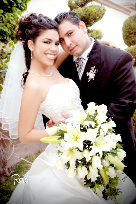 Dra. Marcela Martínez Mancha y Dr. Juan Fernando Alberto de León, recibieron la bendición nupcial en el Santuario del Cristo de las Noas, el 19 de diciembre de 2009, a las 19:00 horas. 

Rofo Fotografía