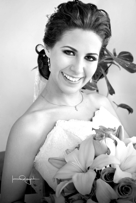 Feliz y contenta lució la Lic. María Elena Guajardo Meza, el día de su boda con el Ing. Víctor Hugo Cerón Vega.

Estudio Laura Grageda
