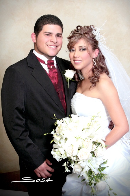 Lic. Norma Alejandra Calderón Padilla y CP. Óscar Paul Cabello Zamora, recibieron la bendición nupcial en la iglesia del Espíritu Santo, el 11 de diciembre de 2009, a las 18:00 horas. 

Studio Sosa