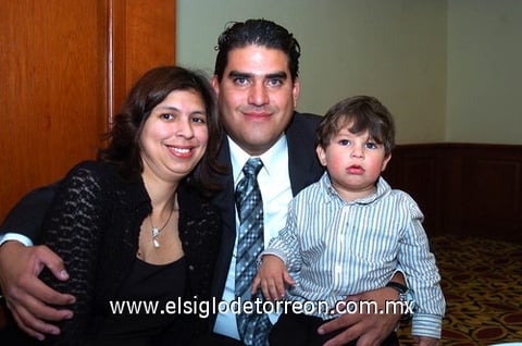 05012010 Familia. Claudia Calvete, Jorge Márquez y Emiliano Márquez .