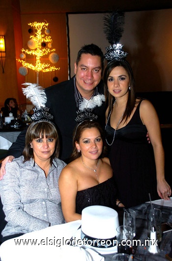 05012010 Carmen Villa, Laura García, Odilla de Ollivier y Óscar Ollivier.