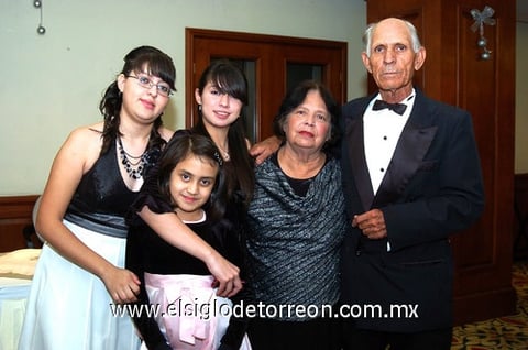05012010 Carmen, Paola, Miriam, Jazmín y Rogelio.
