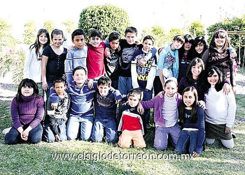 06012010 Compañeros. Odeth, Mary, Gaby, Paulina, Marijose, Mariana, Almara, Angélica, Karlita, Mariana, Marijose, Ilse, Rico, Israel, Marcelo, Diego, Gerardo, Julio, Ricardo, José Quique y Marco.
