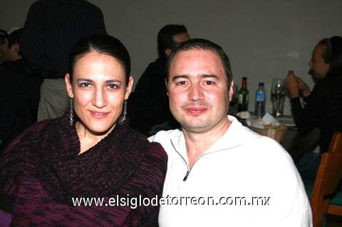 07012010 Claudia y su esposo Toño Achem.