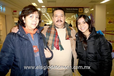 08012010 Viajeros. Teresita del Carmen Álvarez Montalvo
fue despedida por Teresita y Jorge.