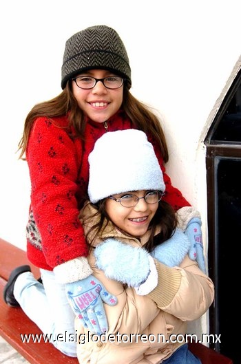 09012010 ¡Qué frío! Luisa y Ana Regina.