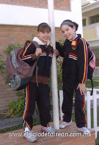 11012010 Gaby Mendoza y Sofía Beatson.