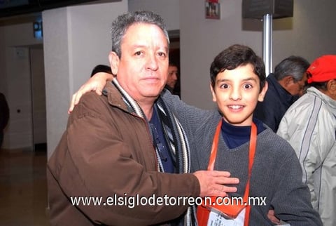 11012010 Veracruz. Braulio López se fue de vacaciones y fue despedido por su papá Braulio.