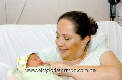 13012010 Juan Aurelio Cárdenas Félix con sus papás María Elena Félix y Ramiro Cárdenas Ordaz.