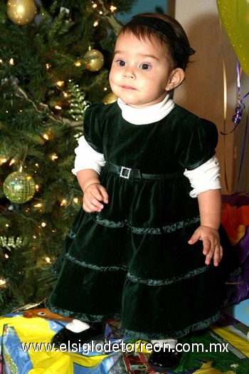 10012010 María Venezia Ruvalcaba Olivas lució muy linda en la fiesta infantil que acudió.  EL SIGLO DE TORREÓN / ANNEL SOTOMAYOR