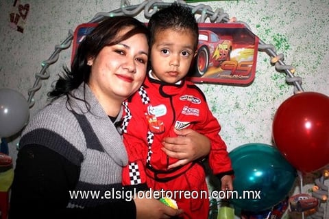 10012010 Tres años de edad cumplió Rubén Alejandro Cerros Rodríguez, le ofrecieron una piñata sus padres Sara y Rubén.