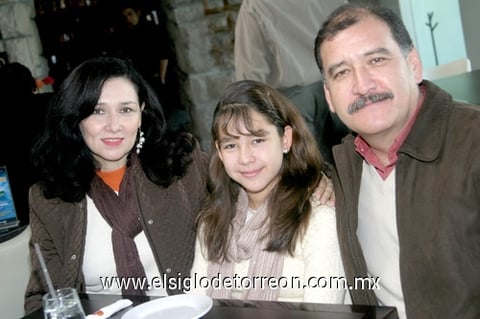 13012010 Verónica, Vero y Miguel Wong Sánchez.