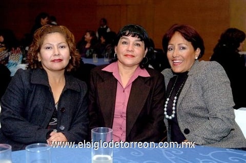 12012010 Jesu Fuentes, Maru Pizarro y Lorena Espinoza.