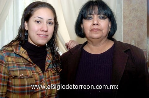 13012010 Ana Revueltas celebró sus 21 años de vida junto a Irma Esquivel.