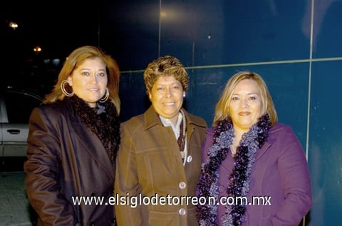 13012010  Lily García, Isabel García y Claudia Delgadillo.
