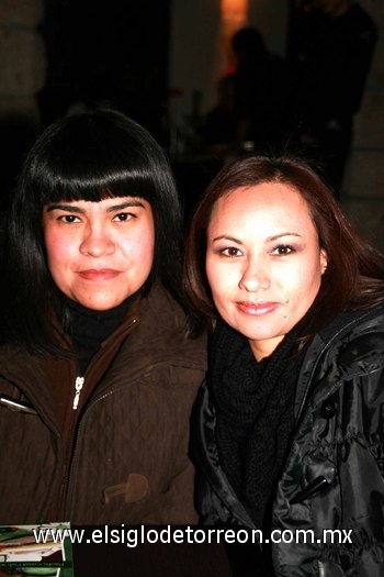 10012010 Gaby Molina y Cande Ramírez.