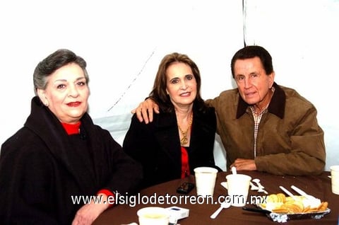 10012010 Cristina Necochea, Raúl Barraza y señora.