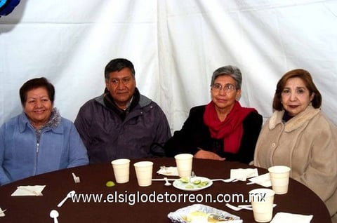 10012010 Rigoberto y Rosa María Cázares, y María Elena de Cázares.