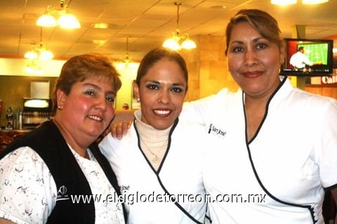 10012010 Carmen de la Rosa, Araceli González y Martina Vargas.