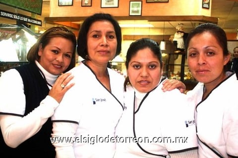 10012010 Yolanda Samaniego, Francis Muñoz, Cristal Castro y Érika Ruiz.