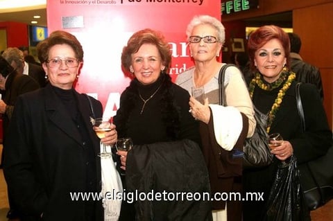 10012010 Pily de León, Victoria de la Peña, Luis Reyes y Lucero de Reyes.