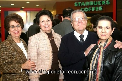 10012010 Yeye Romo Zozaya, Roberto Martínez y Paty Zarzar disfrutaron del evento donde se ofreció un brindis de honor.