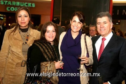 10012010 Ángeles Muñoz, Estrella Faya, Maricarmen Espada y Juan Barrio.