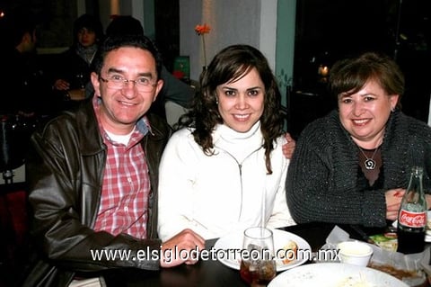 10012010 Fernando Gómez, Mariela Mijares de Gómez e Hilda de Córdova.