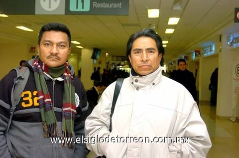 12012010 México. Raúl Mejía y Roberto Franco a su llegada a Torreón.