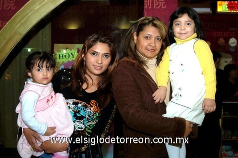 14012010 Luz María Herrera, Sofía Pérez, Ely de Rivera y Paulina Rivera.