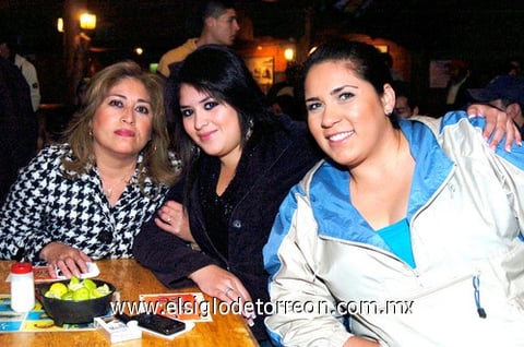 14012010 Fernanda García, Rosario Martínez y Aracely Arreola.