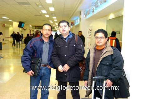 14012010 México. Miguel Vera, Antonio Chávez y Eduard Cruz llegaron a Torreón en plan de trabajo.