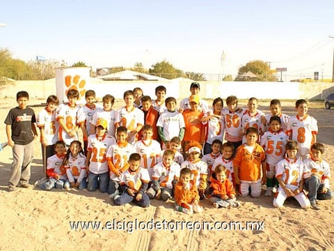 15012010 Ian César, Jorge Eduardo, Daniel, Luis Daniel, David, Daniel, Jorge, Ricardo, Héctor, Jonatan, David, Edwin, Claudio, Adrián, Daniel, Daniela, Jorge, Mario, Javier, Paco, Diego, Miguel y Esteban, del equipo de futbol americano los Jaguares.