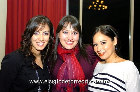 15012010 Disfrutan. Susy Romero, Perla Muñoz y Susy Sarabia.