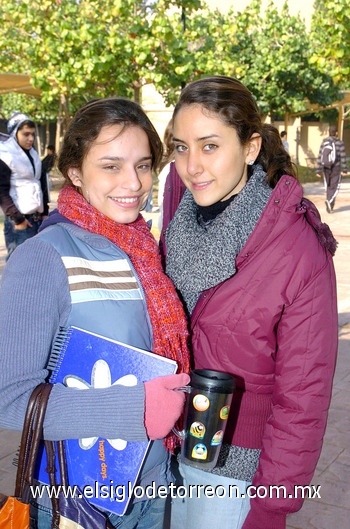 15012010 Marisa Acosta y Larisa Rentería.