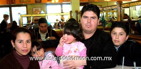 17012010 Dora Isela, Valeria, Sofía, Juan Carlos y Juan Carlos Jr.