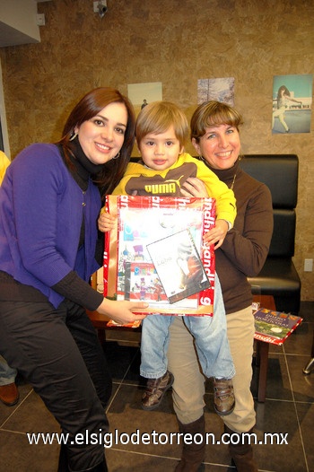 17012010 Rocío Herrera Pereda, Verónica Acosta de Sada y el pequeño Bernardo Beltrán del Río Maturino. EL SIGLO DE TORREÓN / YOLANDA ALONSO