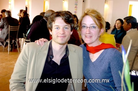 18012010 David Facuse y Julie Blossom.