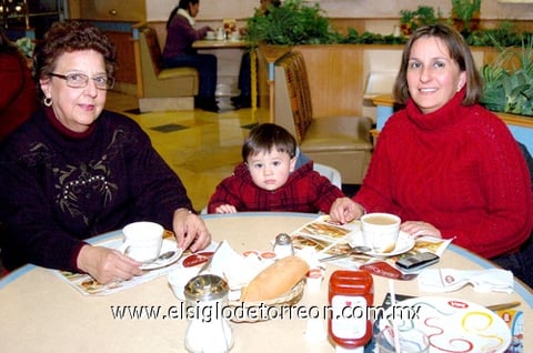 18012010 Carmen Sánchez, Diego Arrambide y Carmen Villarreal.