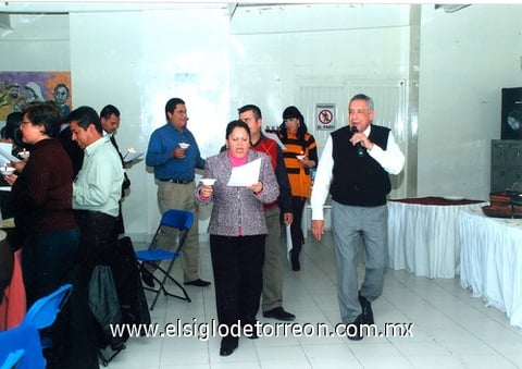 17012010 Se entonaron los tradicionales y emotivos villancicos.
